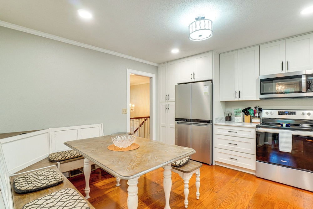 1 Mi to Dtwn: Quiet Retreat w/ Yard in Clinton