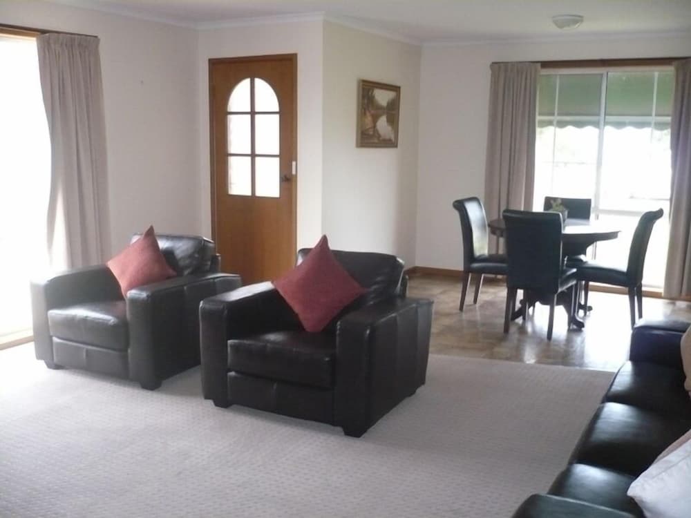 Parklake Holiday Units