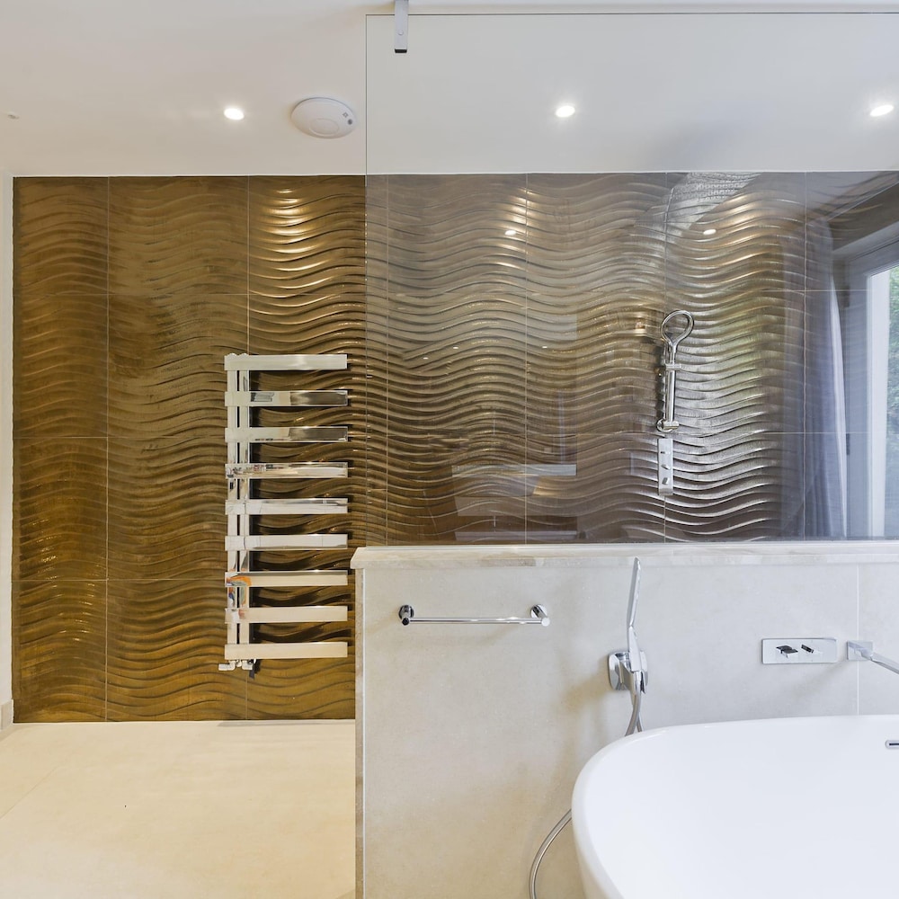 Astounding 7bed Notting Hill Family Home w Private Garden Games Room Parking
