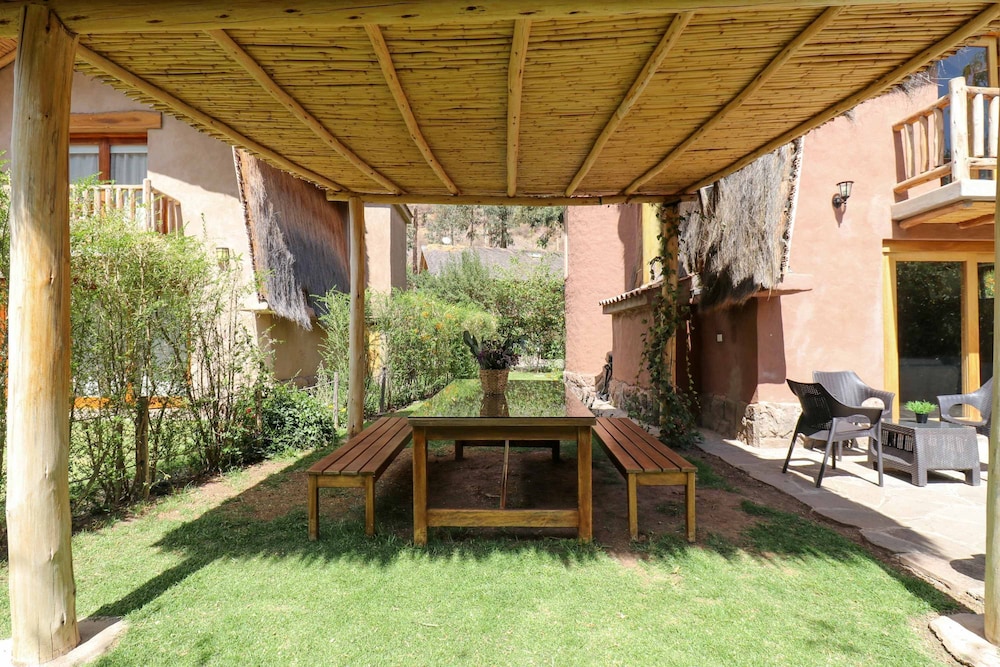 w Prestigious 3BR House in Villa Sagrado