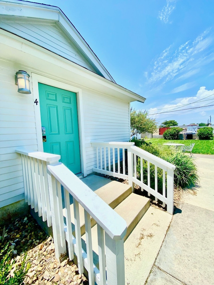 Coast Oaks Cottage 4 1 Bedroom Cottage by RedAwning view 4