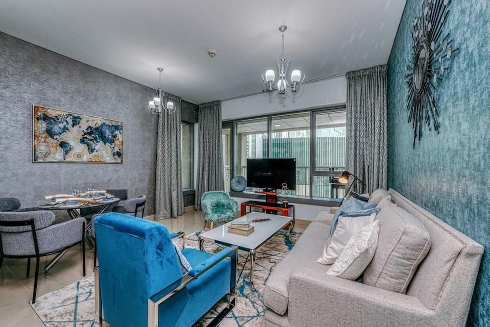 Bellavista - Spacious -1BR & Extra Room