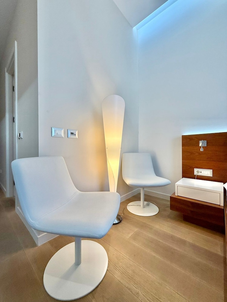 Condo Studio Plaza
