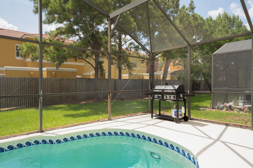 Carpet-free 4BR w/ Pool, 2 Master Bds, Near Disney