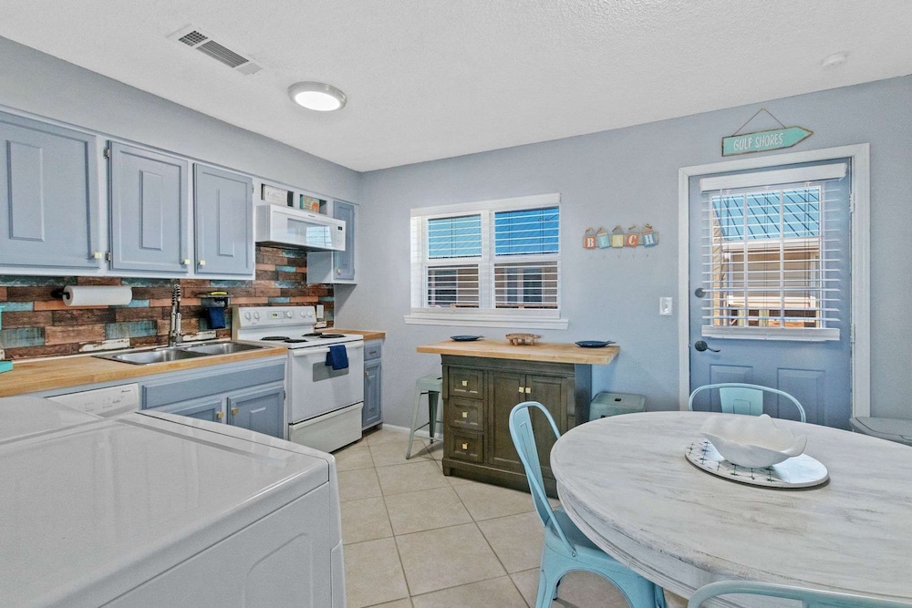 Three 2br Condos Walk to Beach Hangout