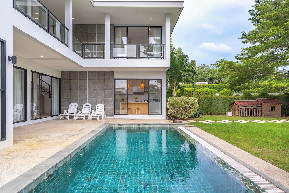 One of Phukets Best Villas V212