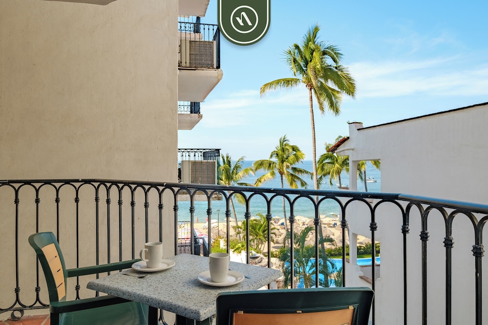 Condos with Pool - Near to the Beach
