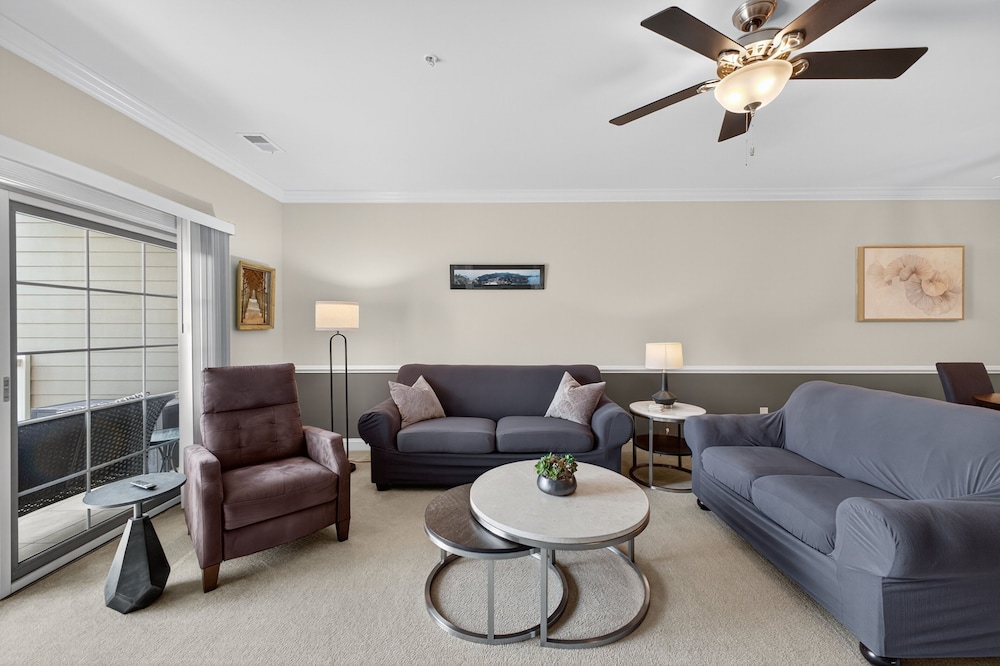 Magnolia Pointe Magnolia Lake 4820-203 2 Bedroom Condo