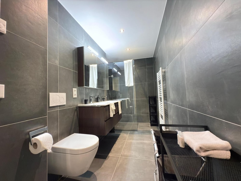 Beautiful 1 bedroom flat w terrace