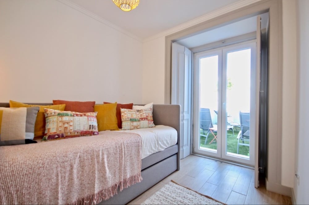 Akicity Mouraria Hanes view 2