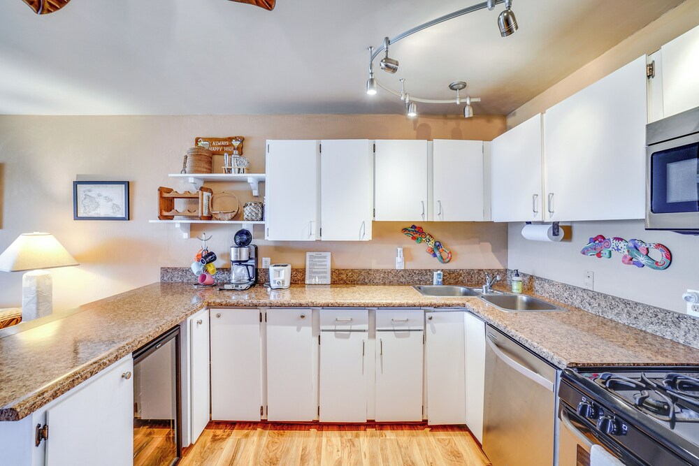 Kaunakakai Condo w/ Private Lanai & Ocean Views!