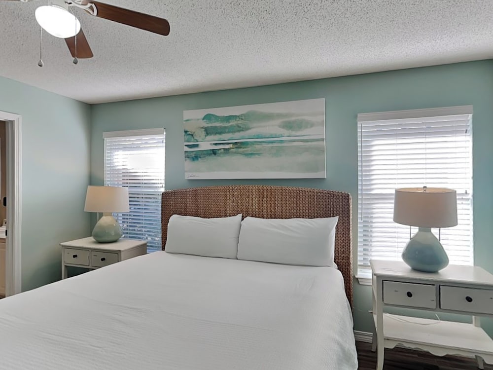 Emerald Port Of Call by Southern Vacation Rentals