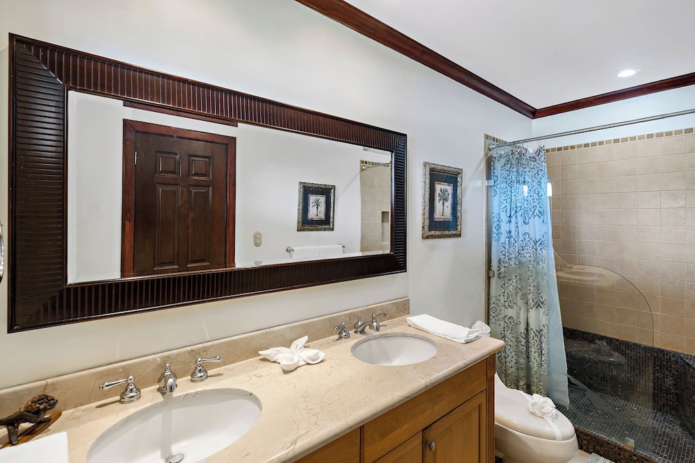 Remodeled Top-Floor Condo with Stunning Wrap-Around Balcony Offering Mountain, Ocean & Marina Views