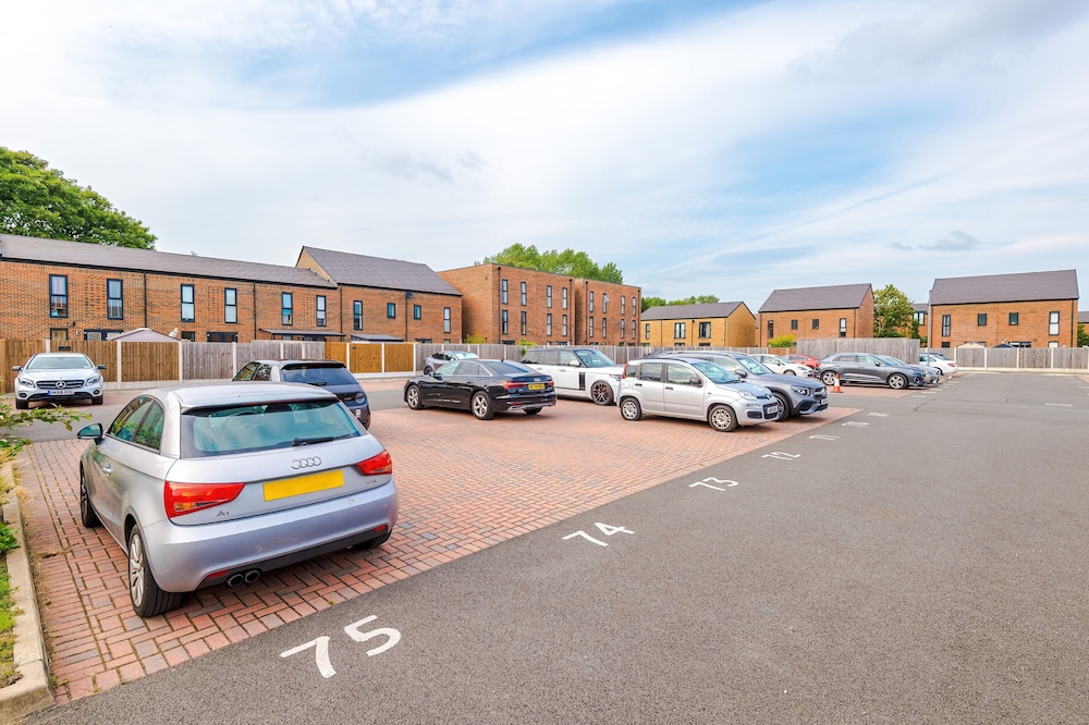 Luxury 2br in Salford, Slps 6, Wifi, Parking & ps5