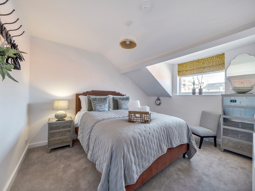 Regatta House