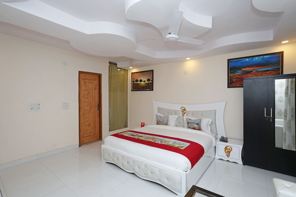 OYO 10558 Hotel Qlark