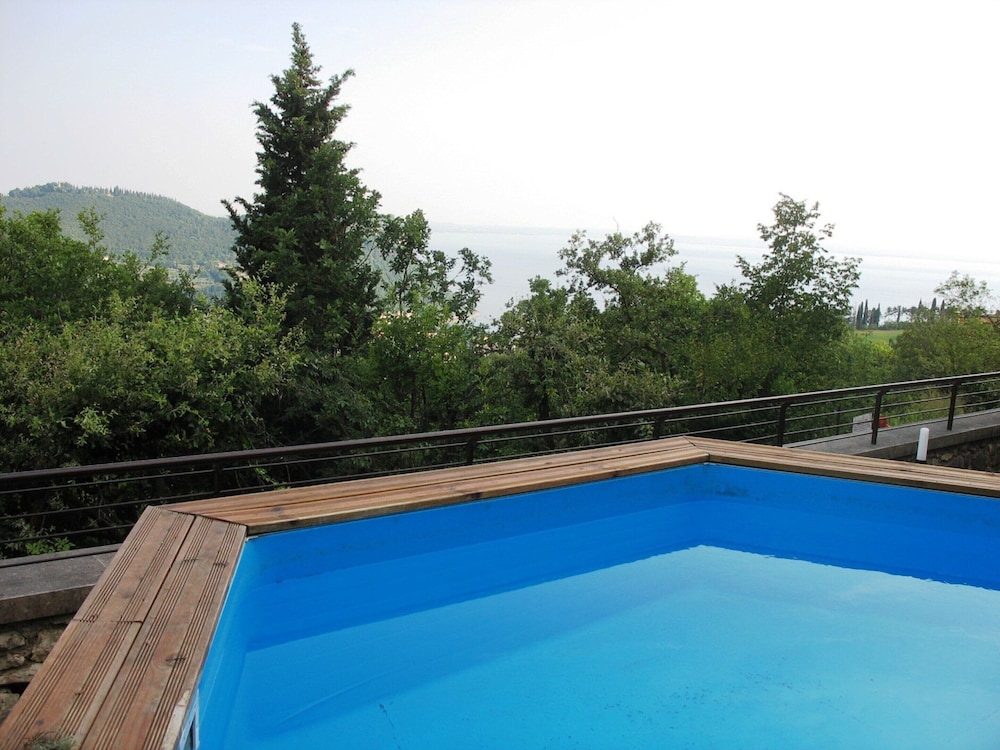 Holiday Home in Marciaga With Pool & Gulf Views