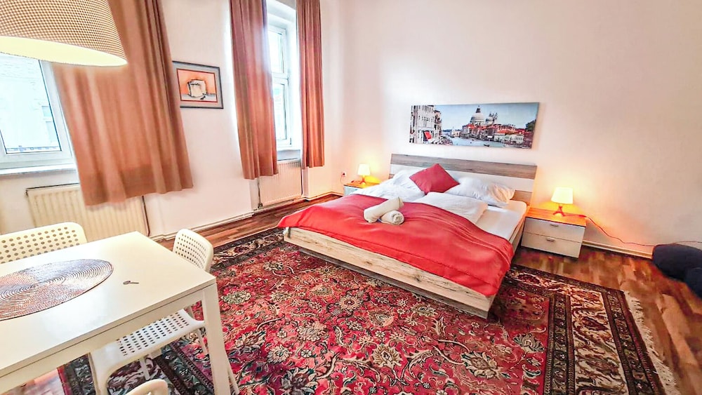 Budget 2BR Apartment Near Stadthalle