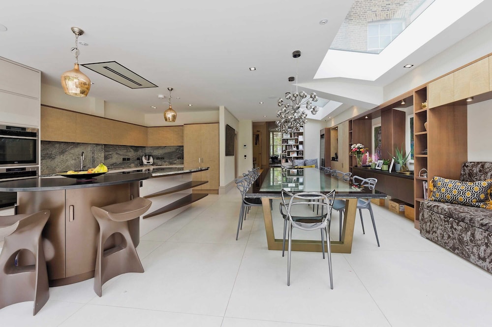7bed Notting Hill W/garden, Games Room & Parking