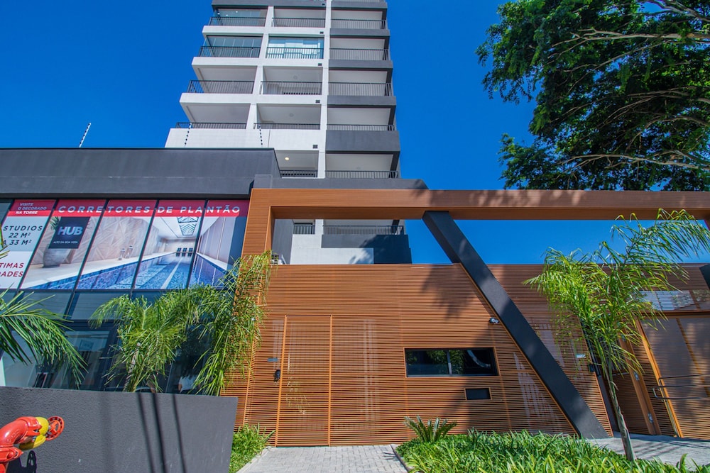 Studio Elegante com Varanda e Tima Localiza o