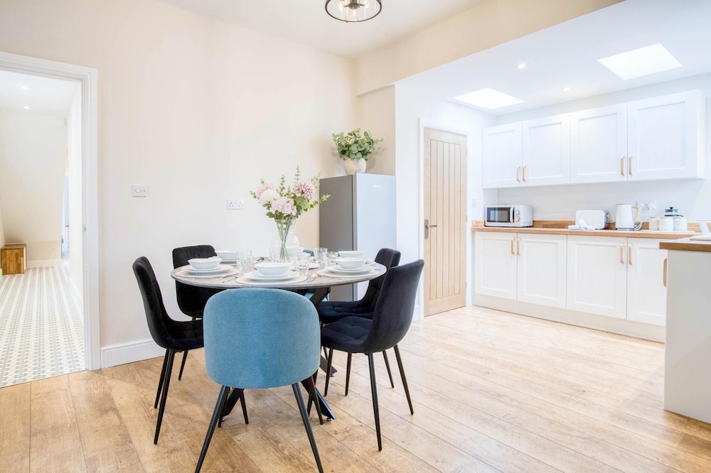 Seascape Retreat - 3 Bedroom Flat - Porthcawl