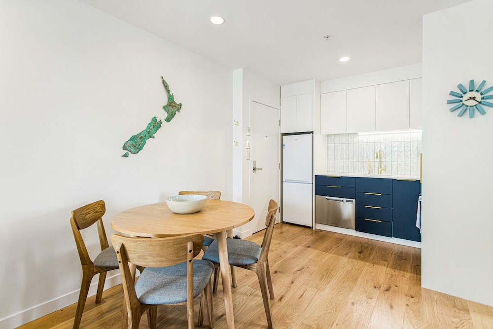 Modern 2BR in CBD - Zodiak Stays
