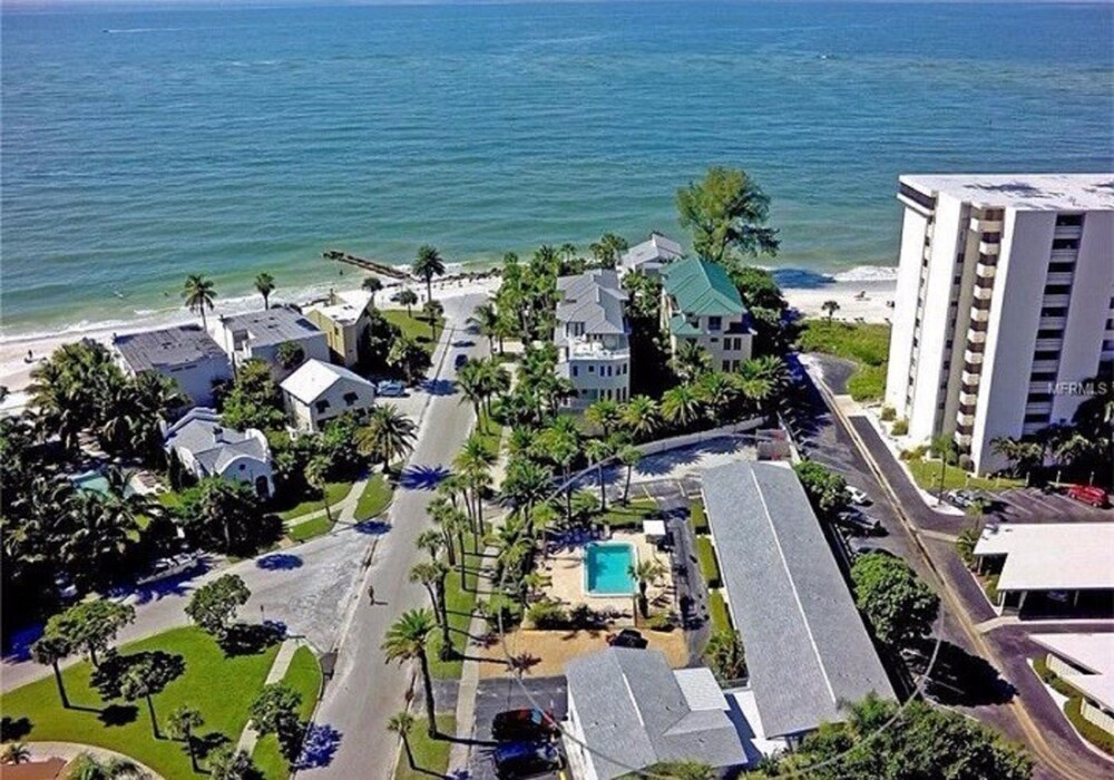 Hotel Gulf Holiday by Beachside Management - Image 1