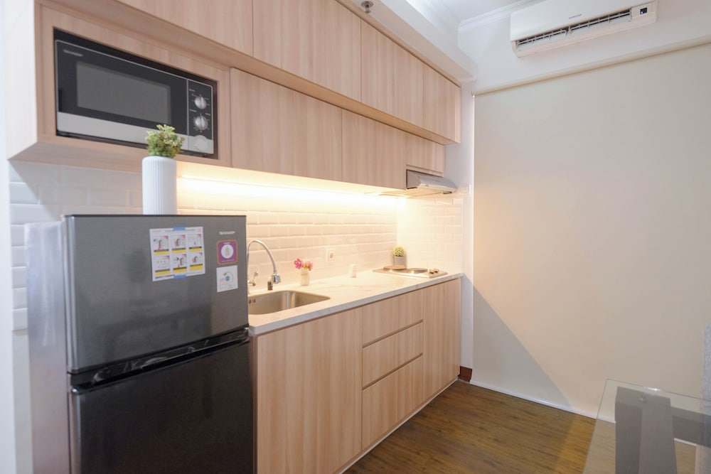 Cozy And Spacious 1Br Apartment At Marina Ancol
