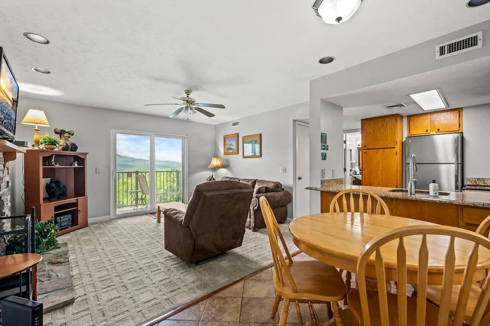 Mountain Views Indoor Pool Hot Tub Sleeps 4