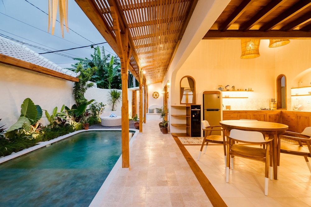 Villa Canggutopia 3 by Alfred in Bali - Tropical 1BR Villa in Heart of Canggu Echo Beach