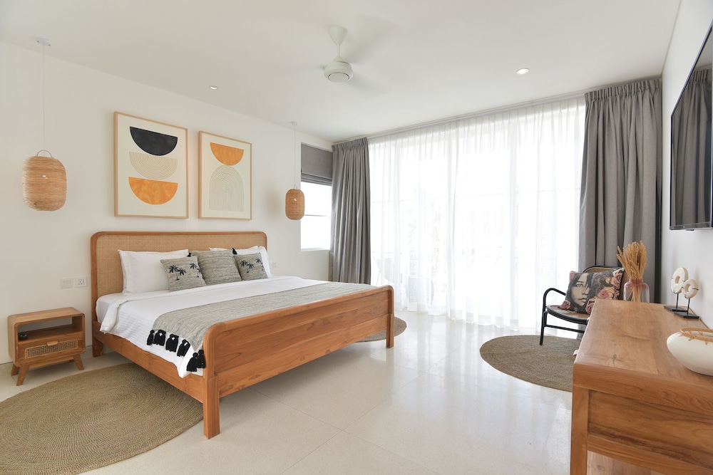 Villa Cruz in the centre Berawa view 4