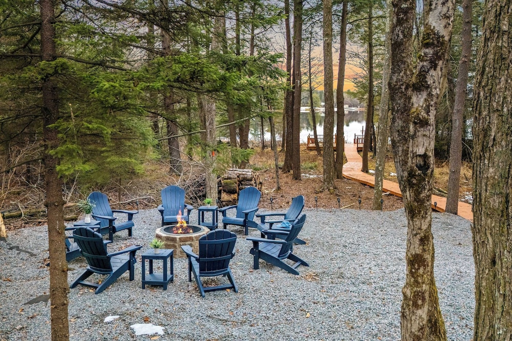 Lakeview Sunset Heaven Waterfront Escape + Private Dock Firepit + Game Room New Construction