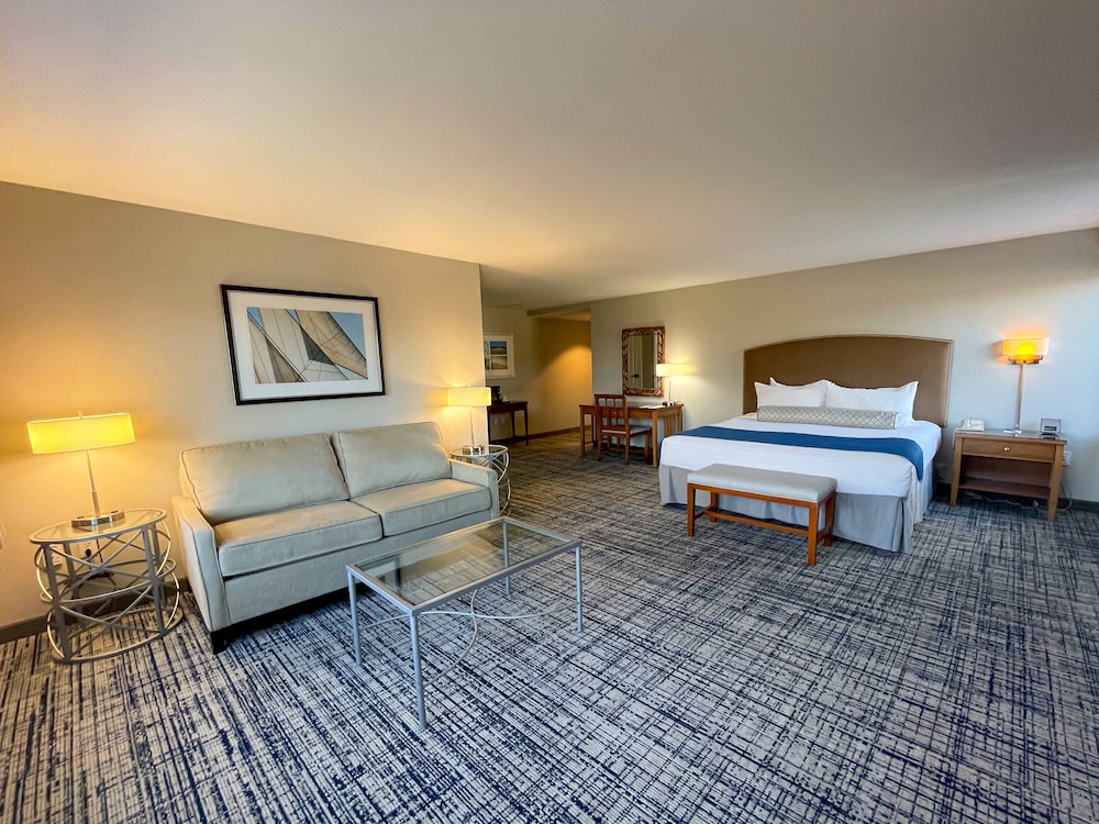 Water's Edge Resort & Spa