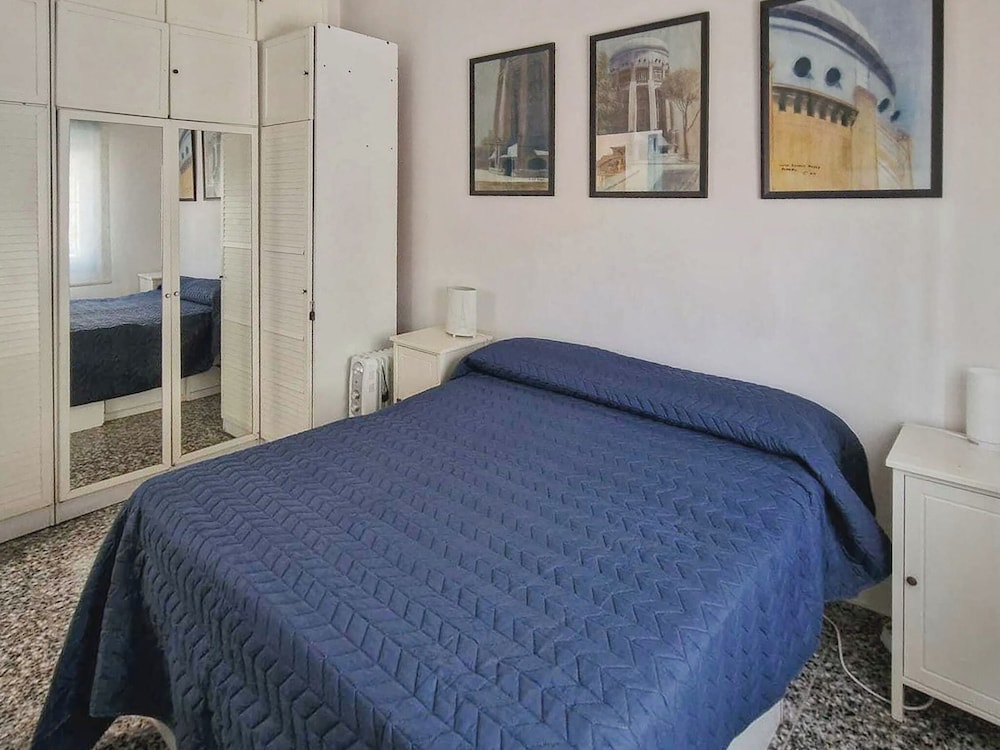 House With Exclusive Pool and Garden 7 min Walk From the Beach and the Center