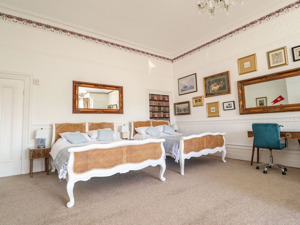 Ismay Dining Room Suite - Titanic Interest