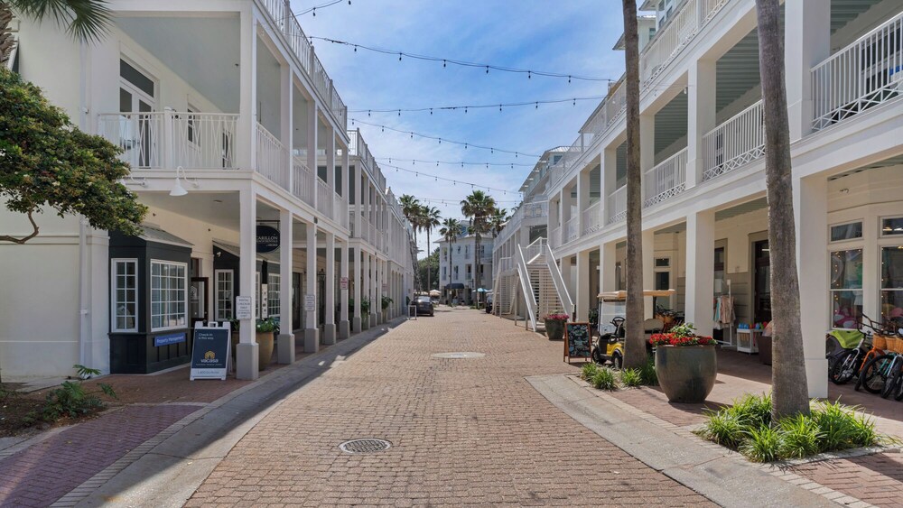 Lakefront Haven in Carillon Beach