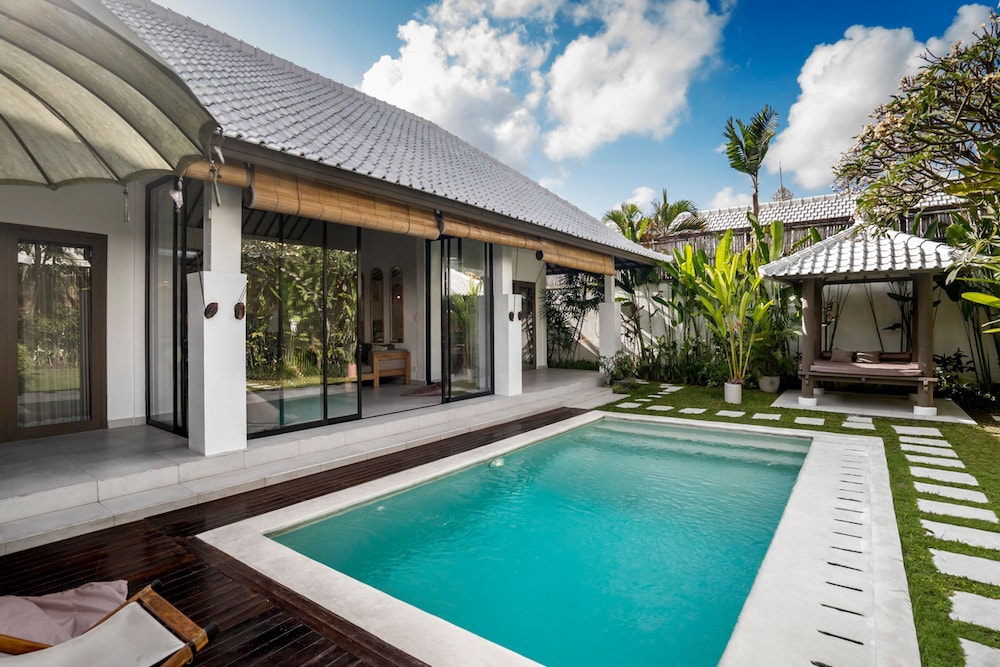 Villa Moju by Alfred in Bali - Tropical 3BR Escape w Private Pool Lush Garden in Bumbak Canggu