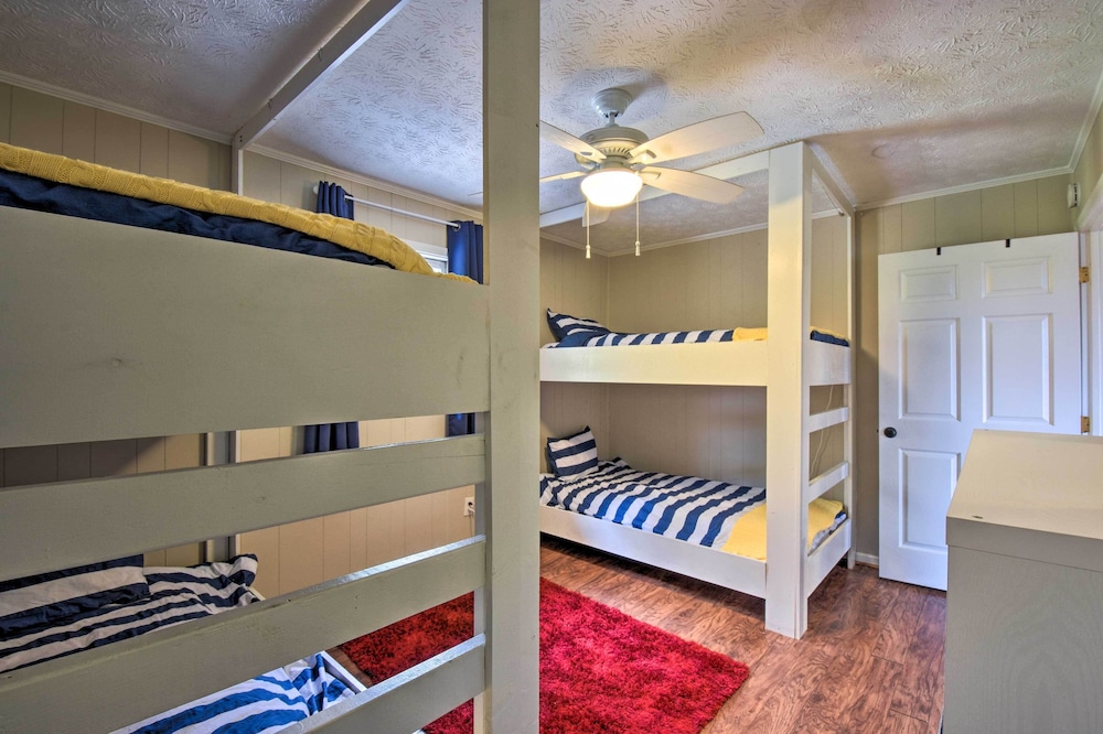 Miscellaneous Market Vacations - Lakefront Lavonia Cottage w/ 2-story Dock! - Property Image 4