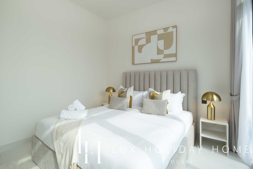 LUX The Marina Vista Beachfront Suite