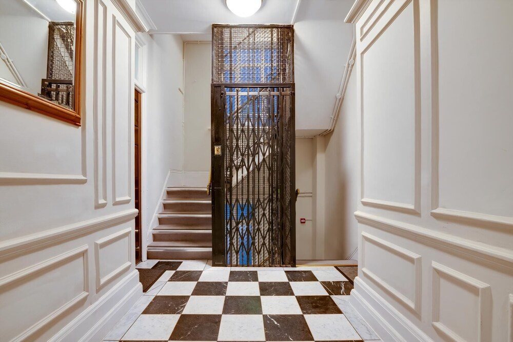 Lovely Charing Cross Apartment