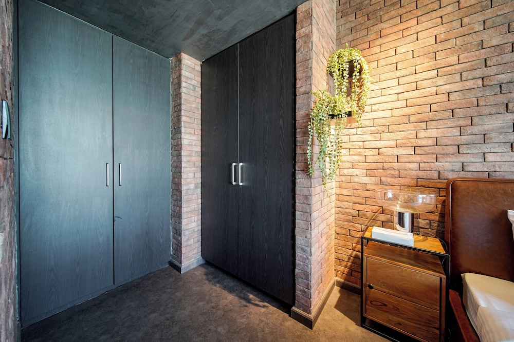 PVH - Modern Edgy 1BR - Downtown Views