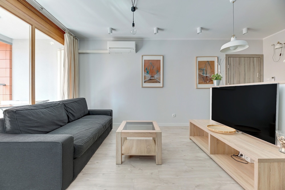 Aura - Riverside & Parking by Downtown Apartments