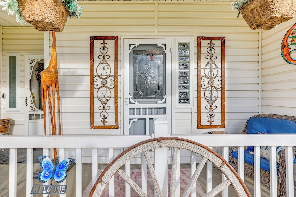 1 Mi to Old Town: Central Meridian Home