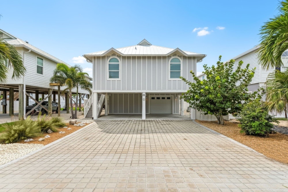5550 Palmetto Paradise: 3br W/ Gulf Views, Heated Pool 3 Bedroom Home