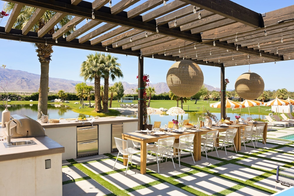 Buena Vista by Avantstay Massive Outdoor Oasis w Pool Spa Firepit