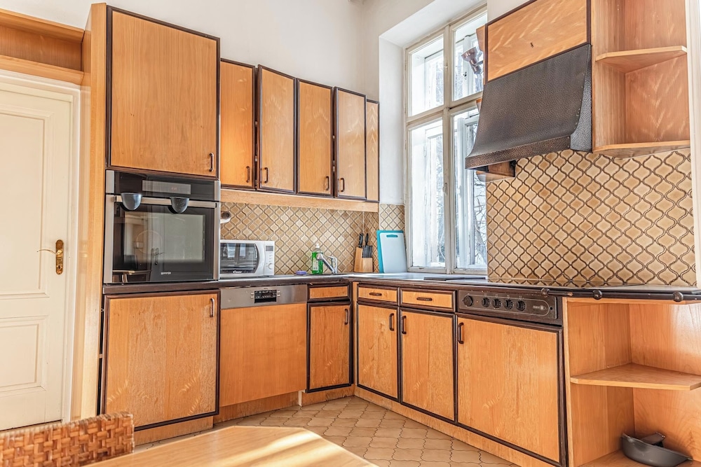 Spacious 4BR Apt Long Stay Friendly