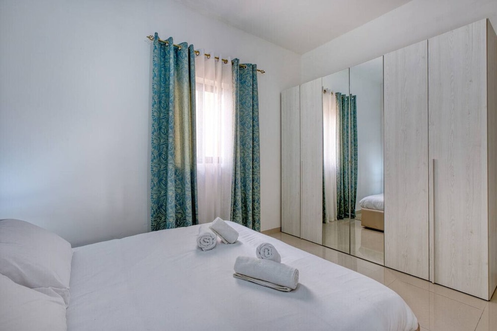 Relaxing Xaghra Apartment With BBQ Amenities