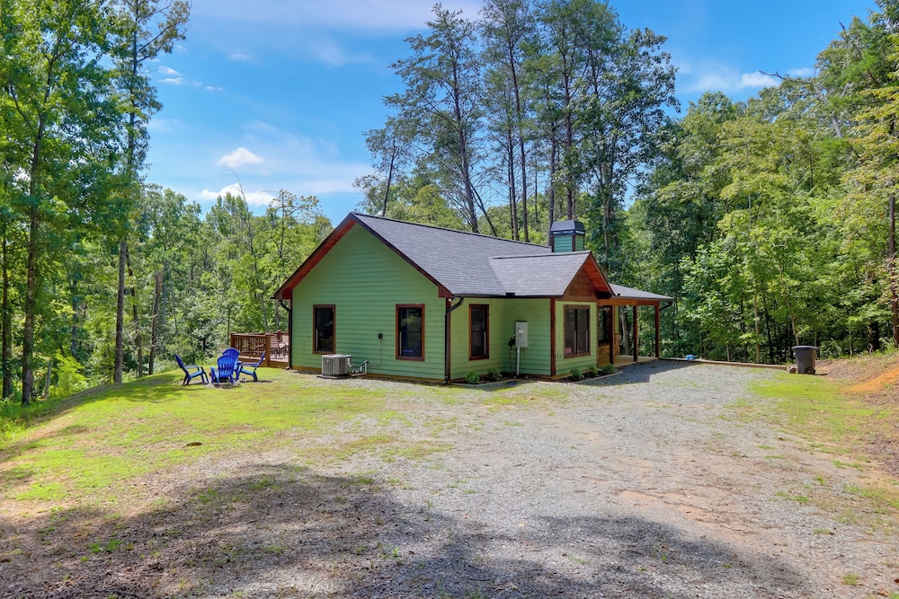 Mccaysville Cabin: Fire Pit, BBQ + More! view 2