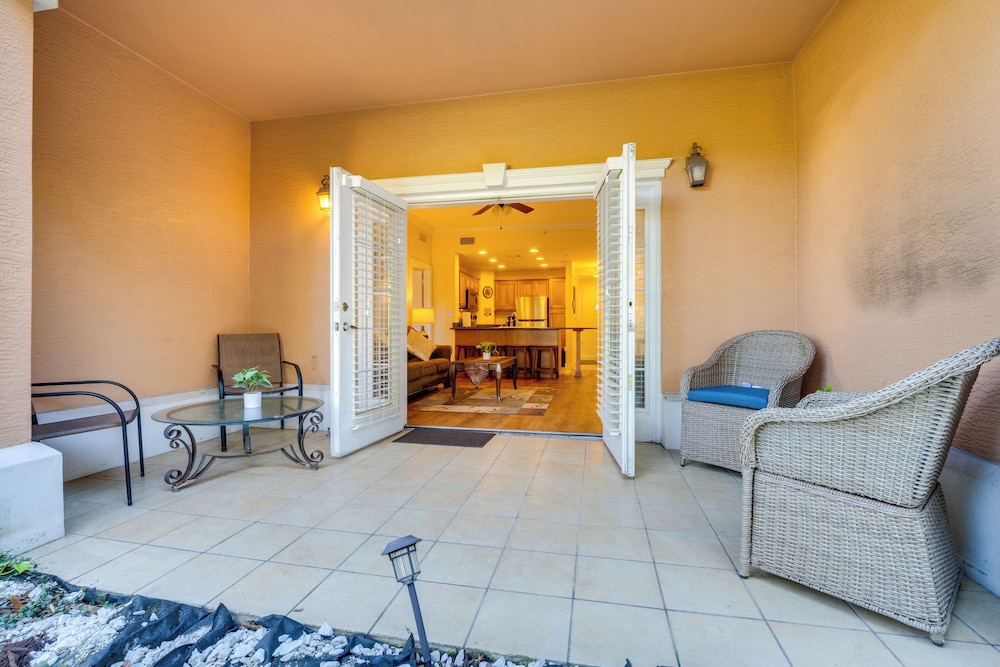 12 Mi to Wdw: Resort Condo w/ Community Hot Tub!
