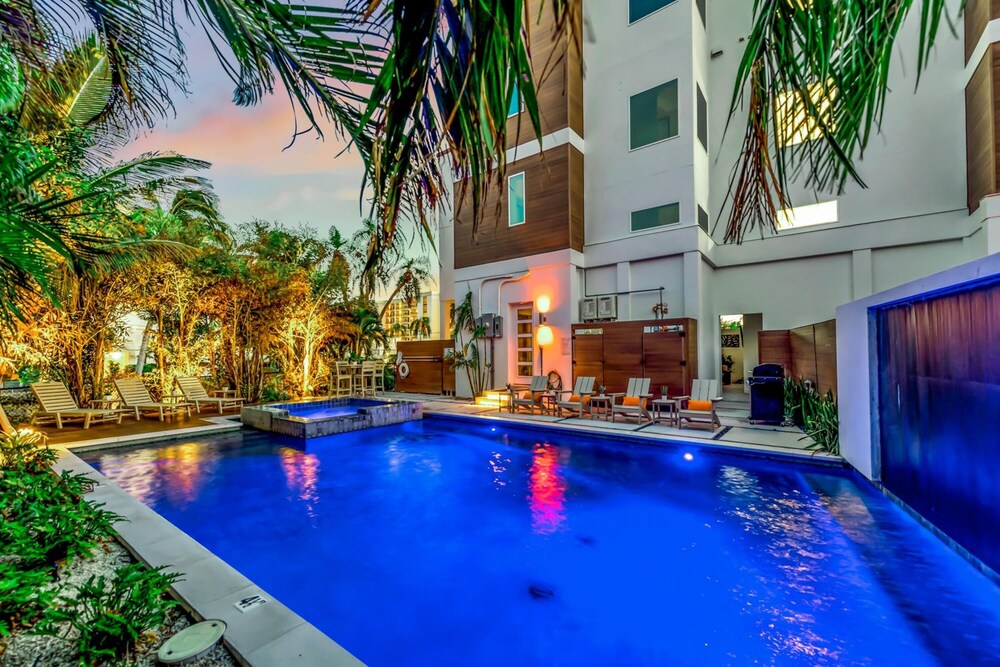 The Upper Deck in Siesta Key view 2